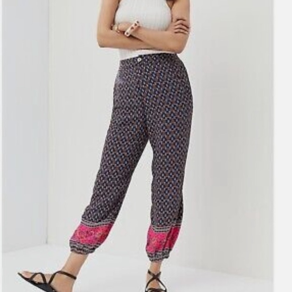 Anthropologie -Boho Medallion Balloon Leg Joggers with Floral Border Size 0 GUC